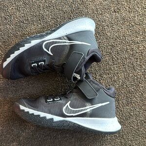 Nike toddler shoe 
Size 12.5c